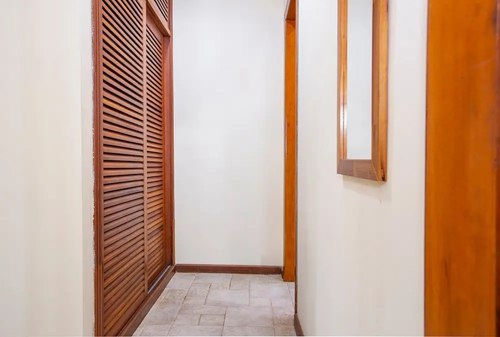 Porta e closet do Apartamento